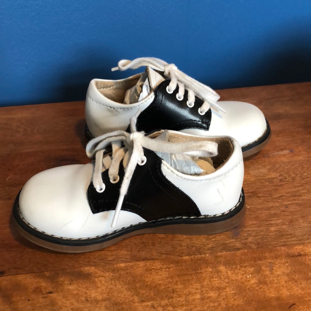 FootMates Toddler Saddle Shoes size 5.5